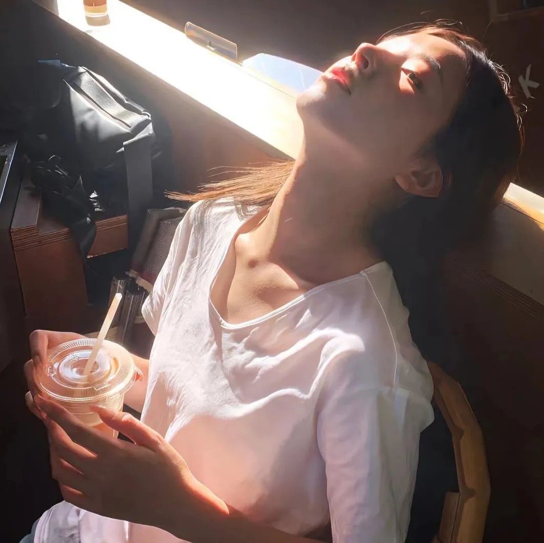 野风湿身的女人