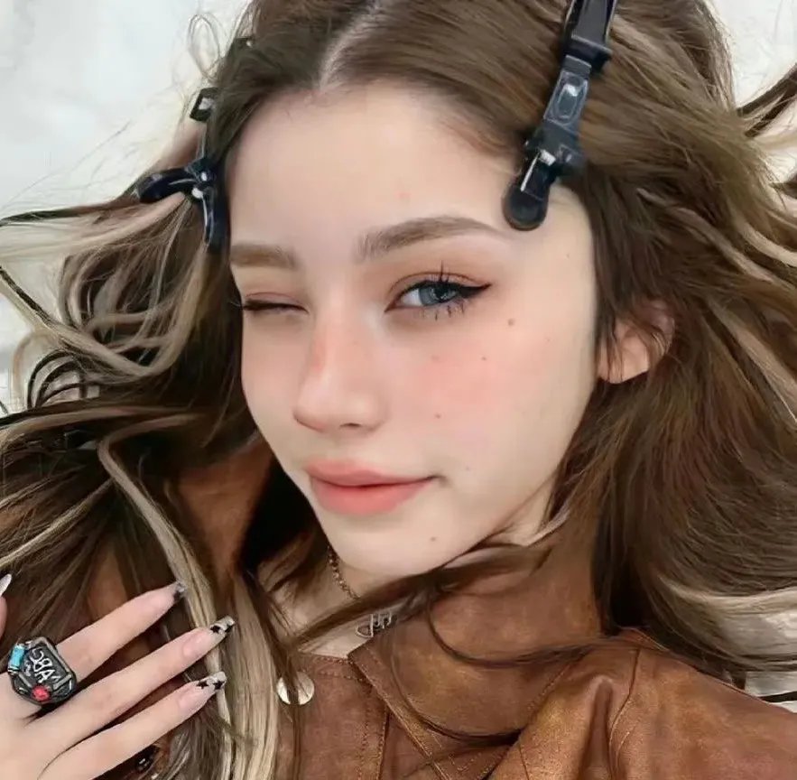 趁懵懂女帝被退婚，拐走做老婆